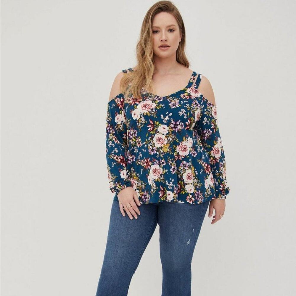 Torrid Knit Crepe V-Neck Cold Cutout Cold Shoulder Top 5/5x